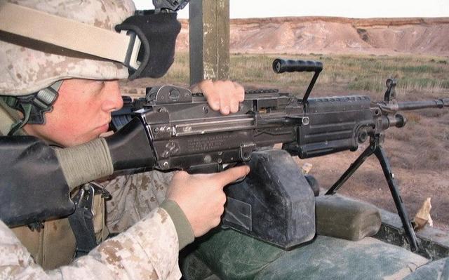 M249，现代战争中的强力武器-第1张图片