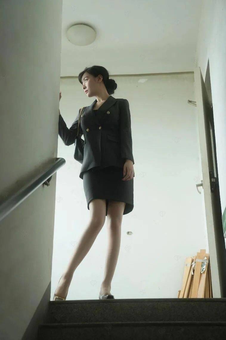 小嫩模无套内谢第一次体验-第2张图片