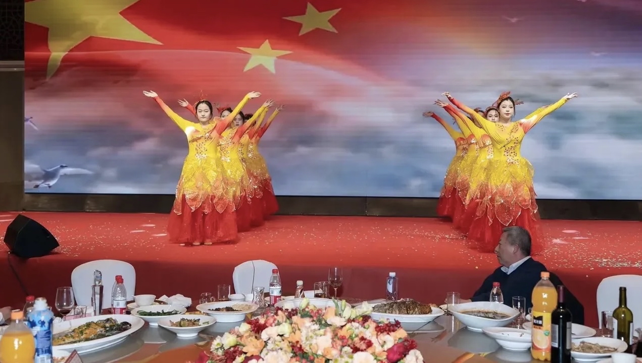 满堂彩，喜庆盛宴的热烈氛围-第1张图片