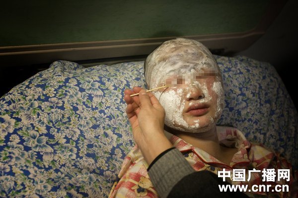 打扑克时流出来的白色液体是什么东西打扑克时流出的白色液体——扑克液-第2张图片