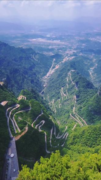 天门山99道弯，神秘之巅的魅力之旅-第2张图片