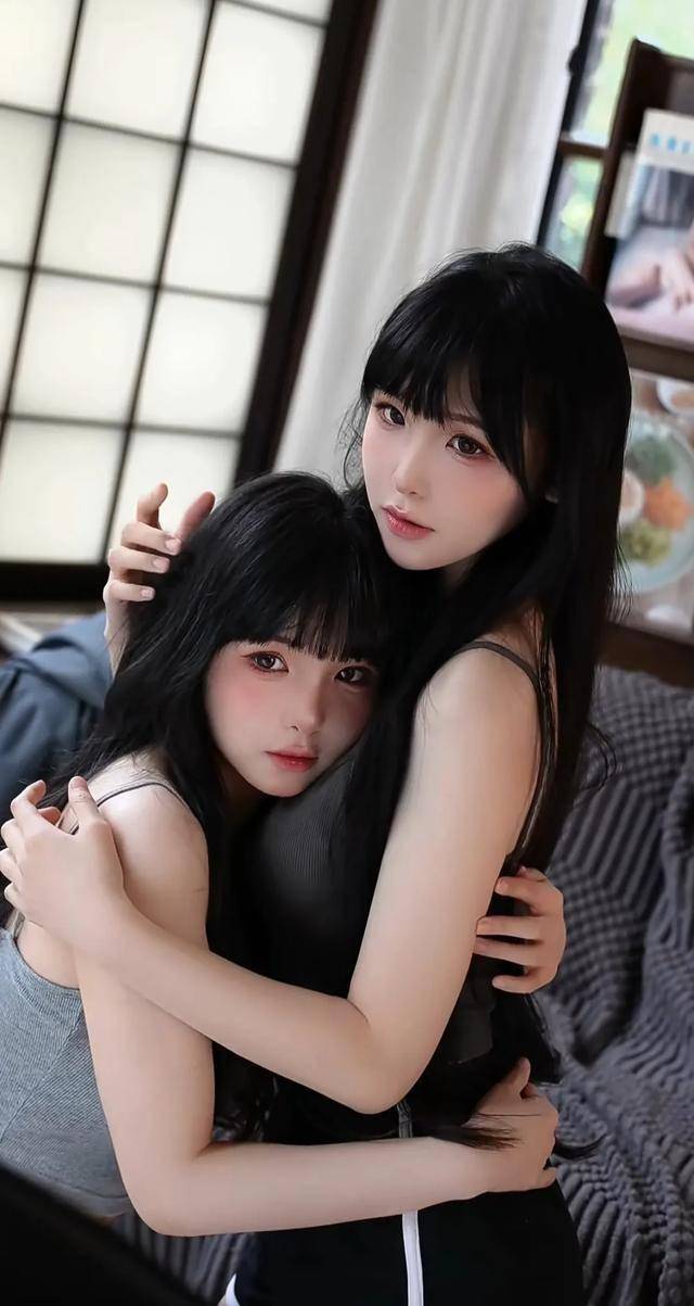 千色成人网帮cos娘修电脑忍不住就动手足鞋交 - 8MAV千色成人网，探索成人文化的神秘世界-第1张图片