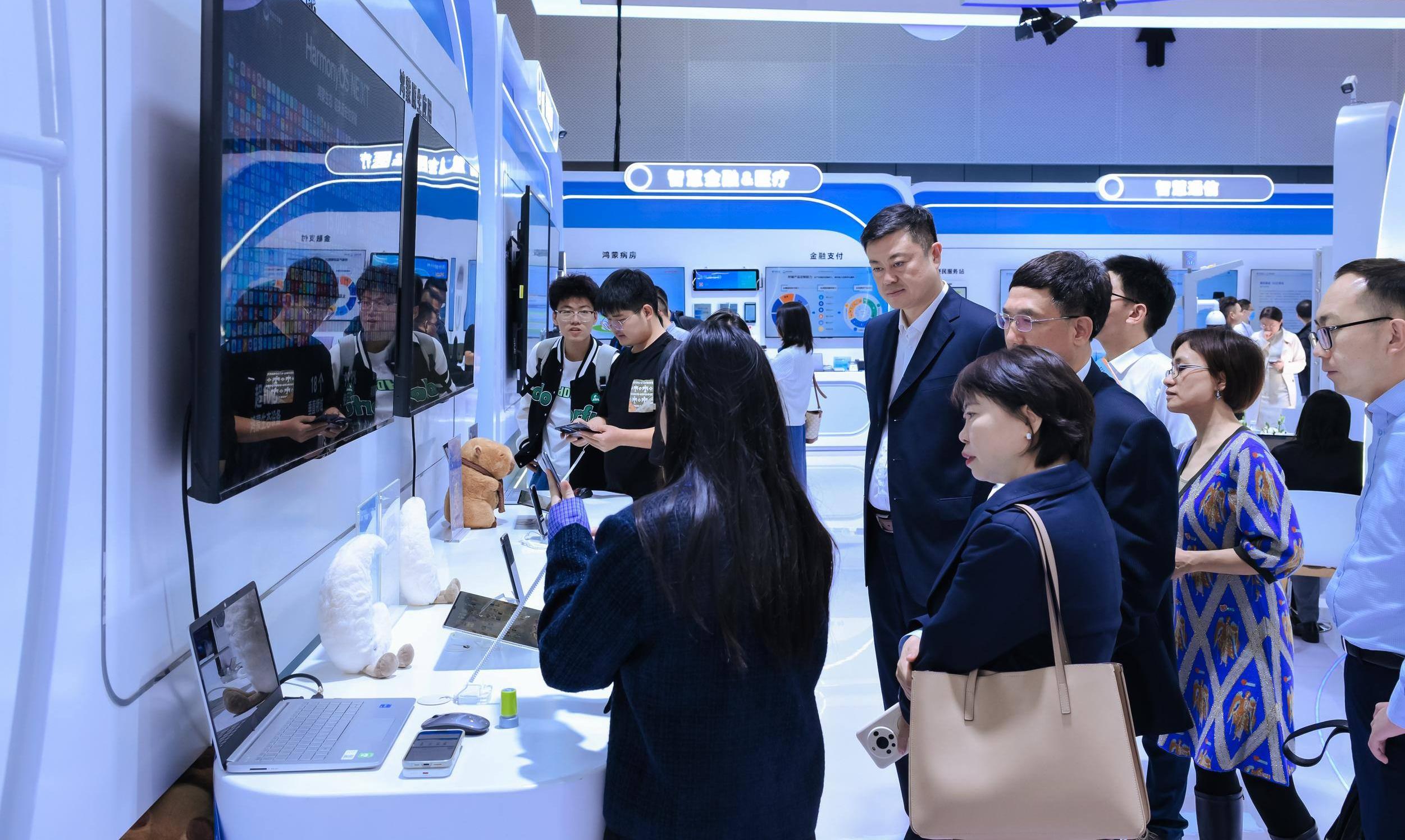 2024新澳免费资料三头，引领未来发展的新机遇-第1张图片