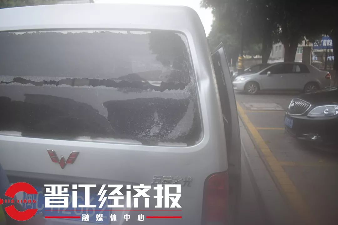 警花张津瑜头撞玻璃的英勇瞬间-第1张图片