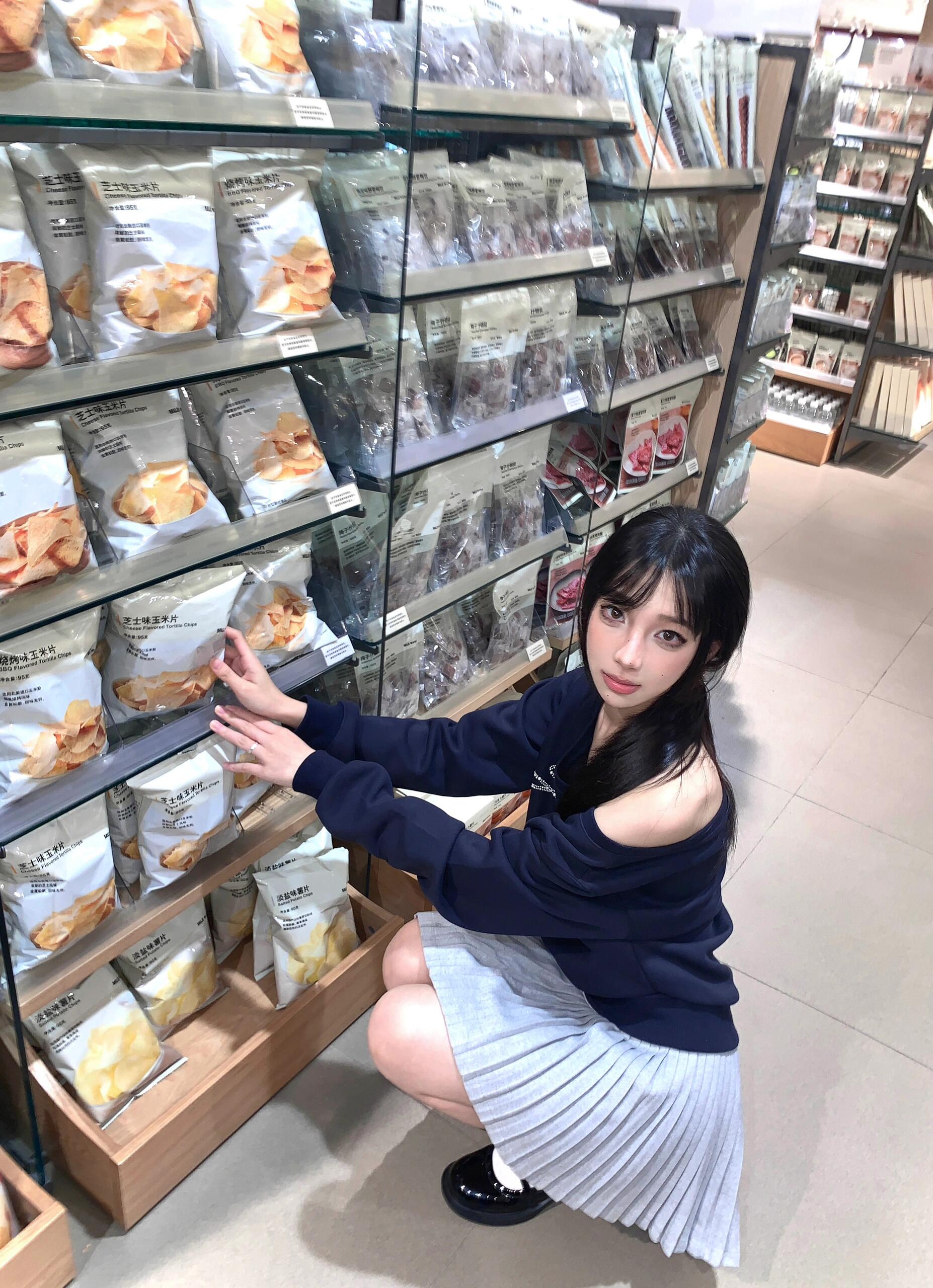 女人18毛片a级毛片女人18岁，毛片中的A级佳人-第1张图片