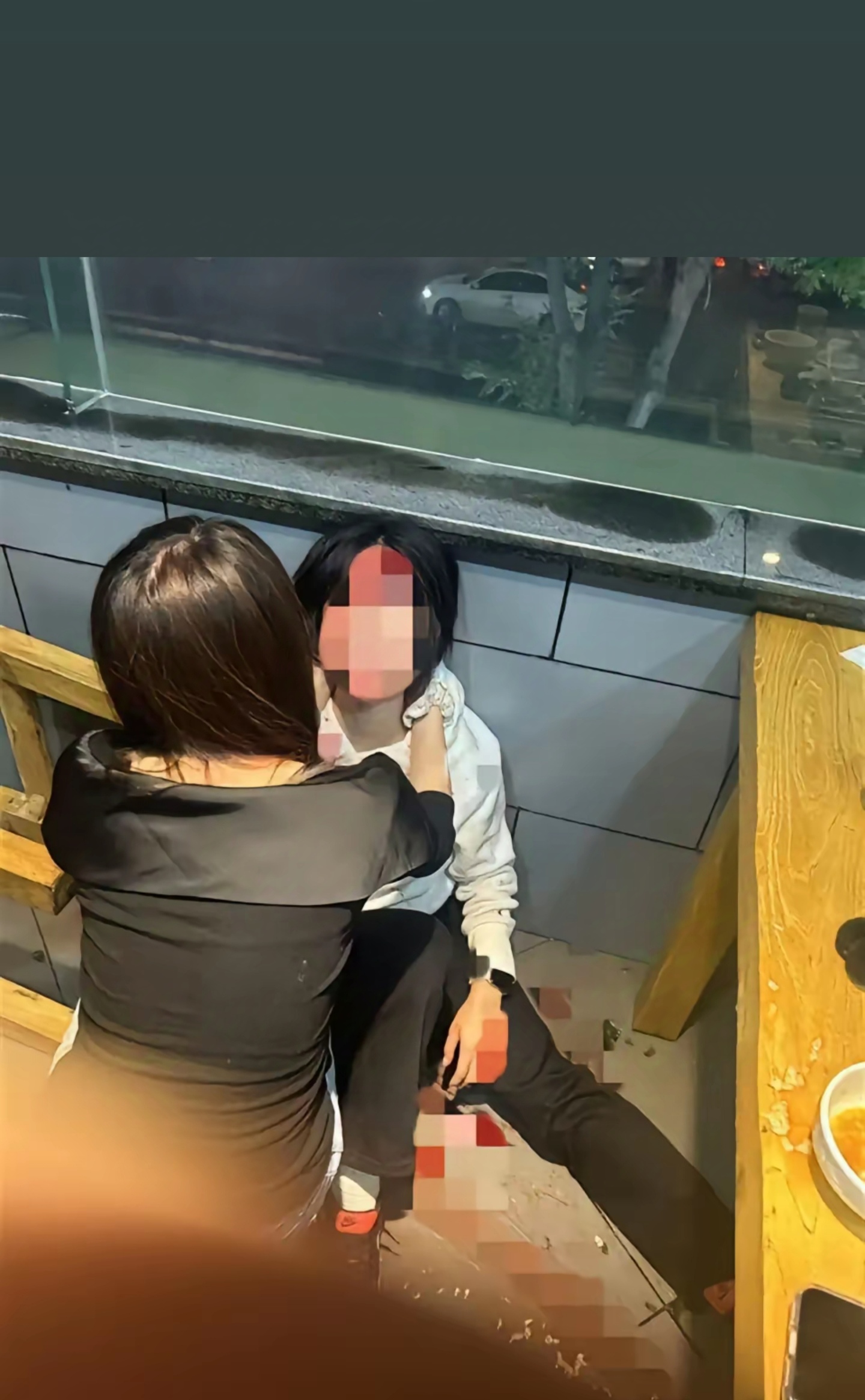 男子求爱被拒拼女子不雅照片发群!男子求爱被拒拼女子不雅照片发群-第2张图片