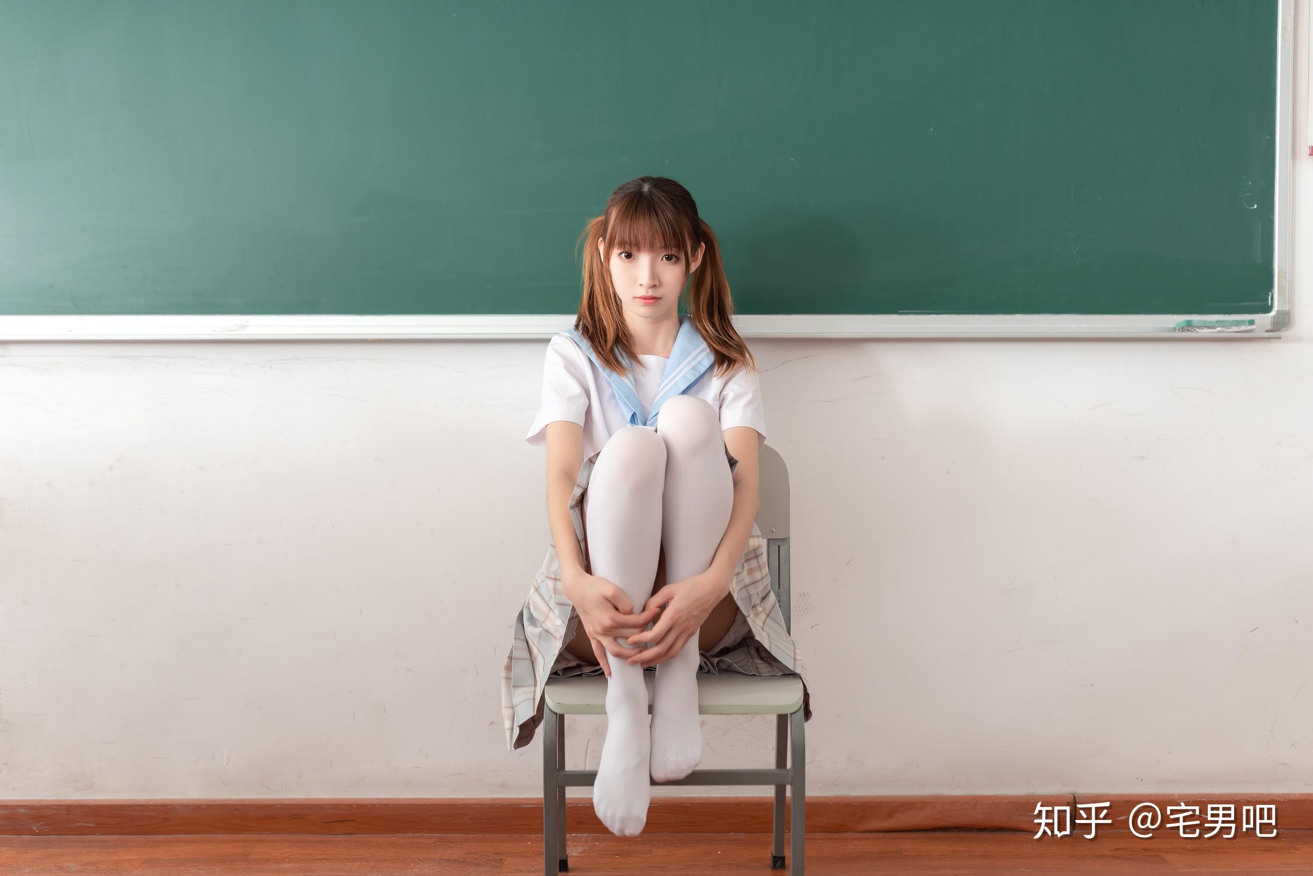 舔白丝舔白丝，感官之舞-第3张图片