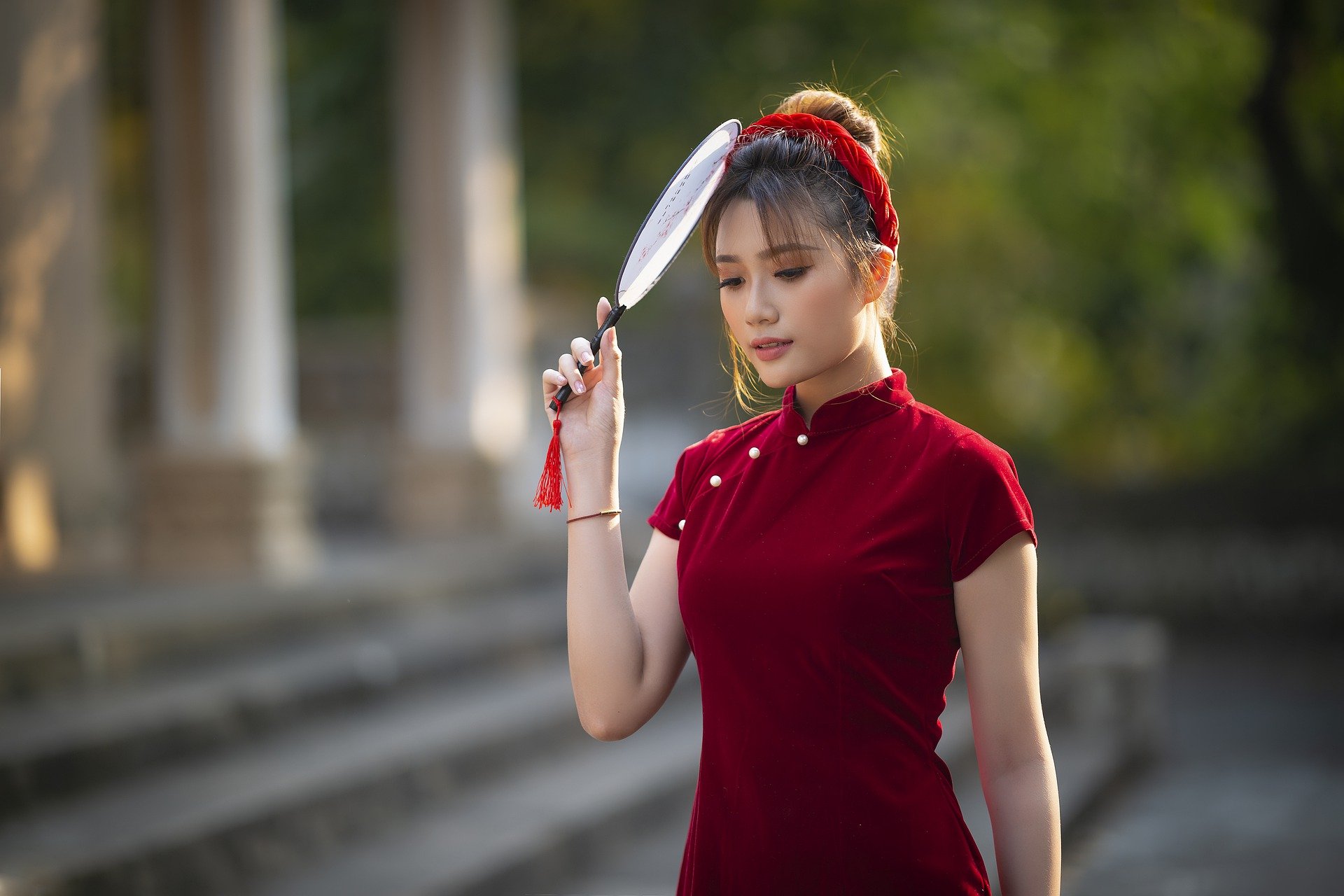 美女作揖图片美女做僾过程图片-第1张图片