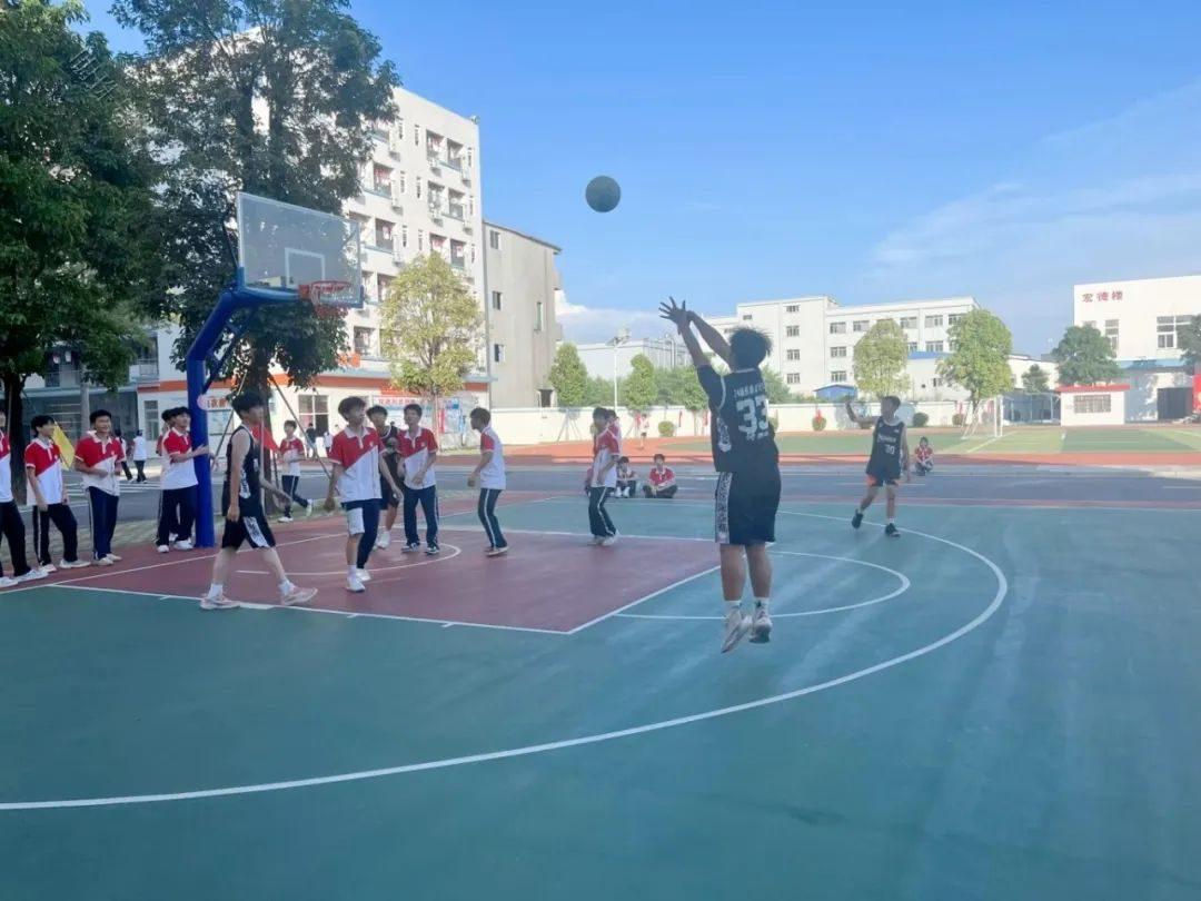 晚上做运动打扑克视频声音晚上做运动打扑克视频-第1张图片
