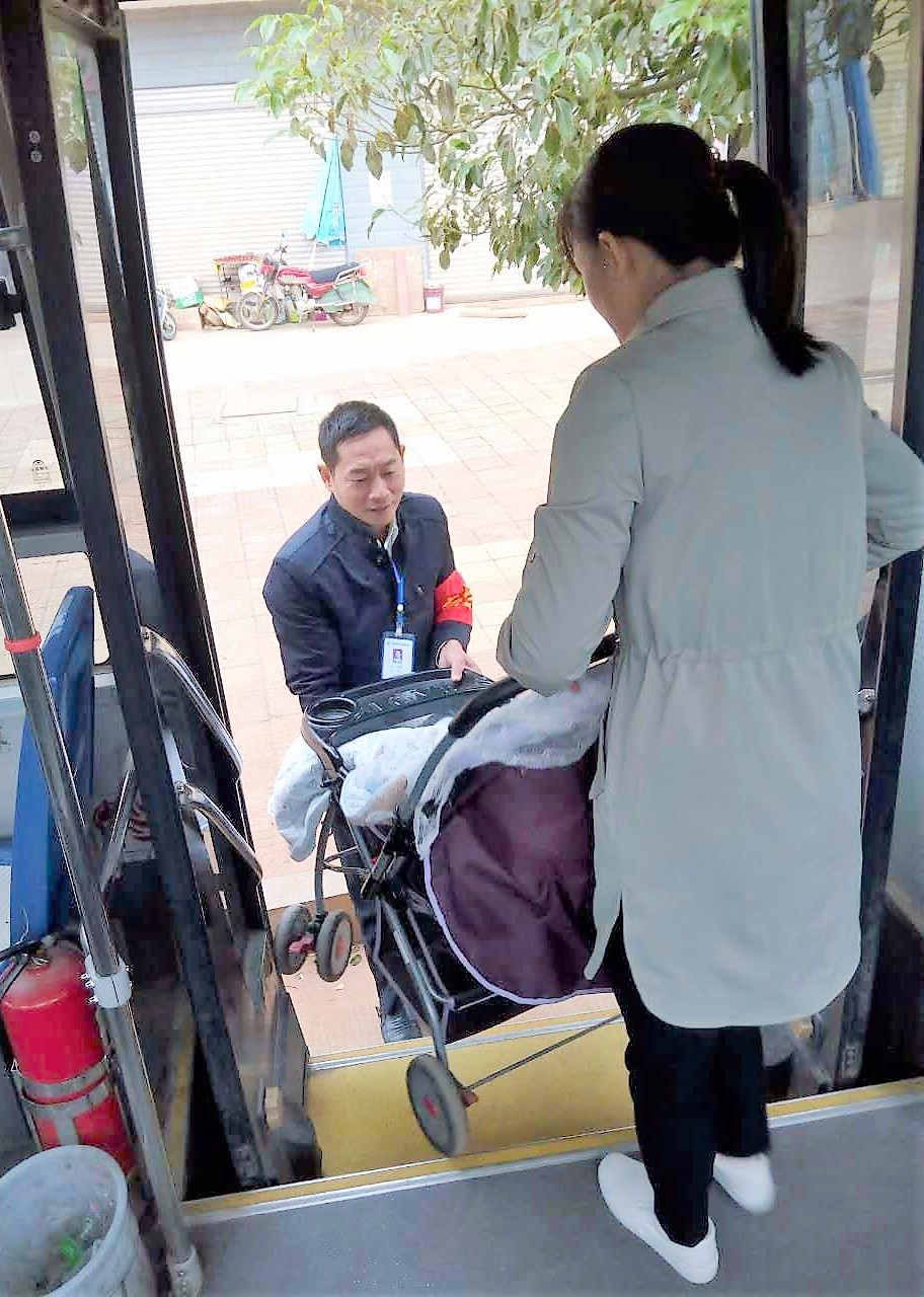 公交车里我挺进了她的身体 演员表公交车里我挺进了她的身体-第2张图片