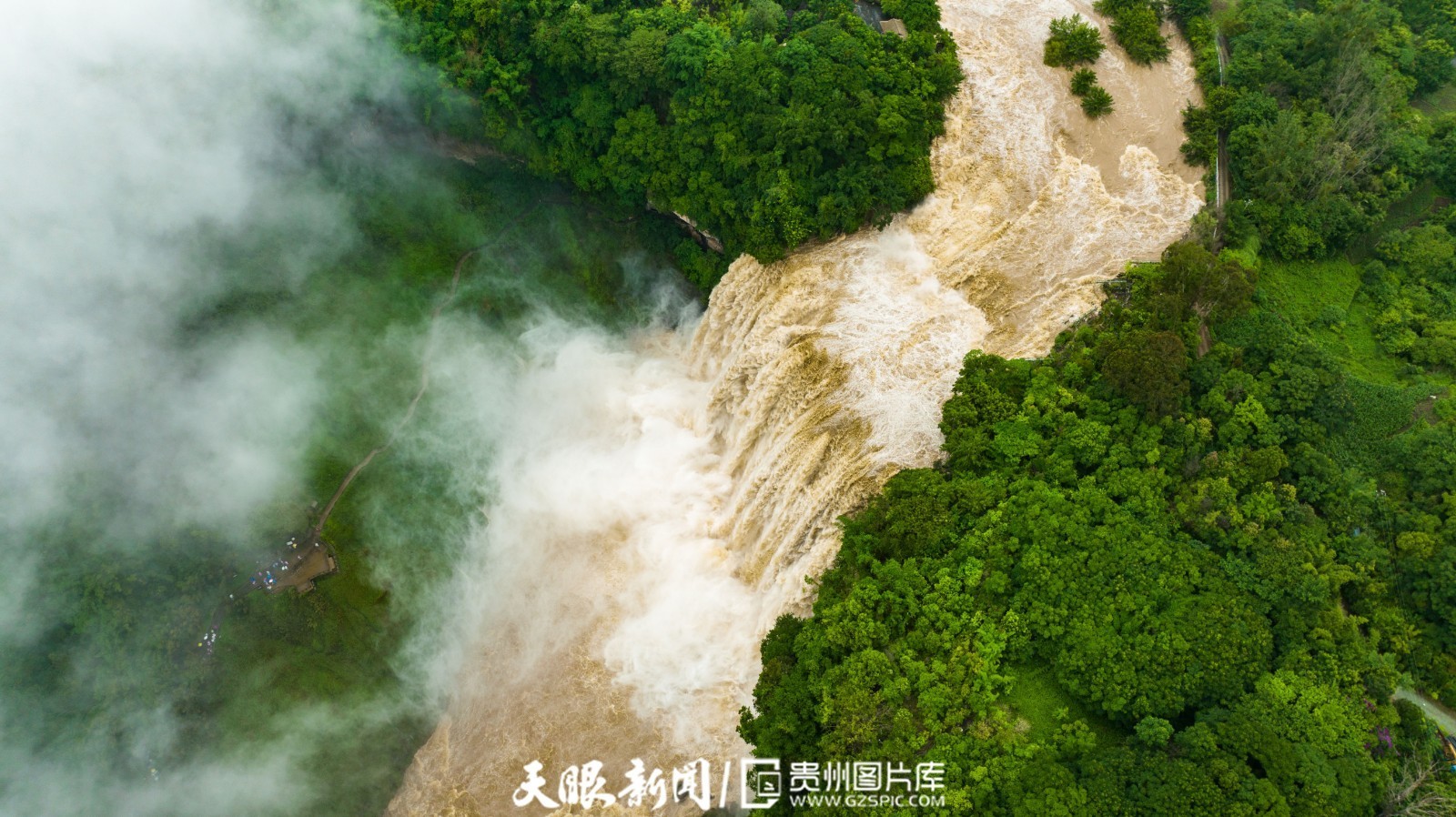 黄果树瀑布迎今年最大水量