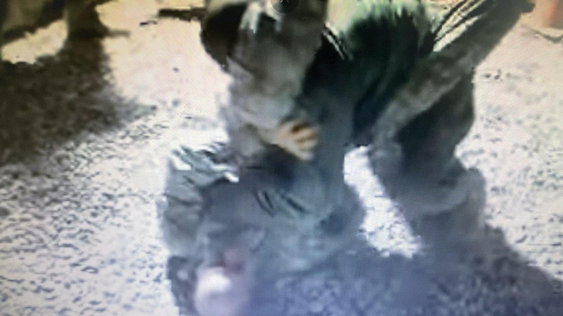 男生憋尿被揉裆憋尿男生遭遇揉裆事件