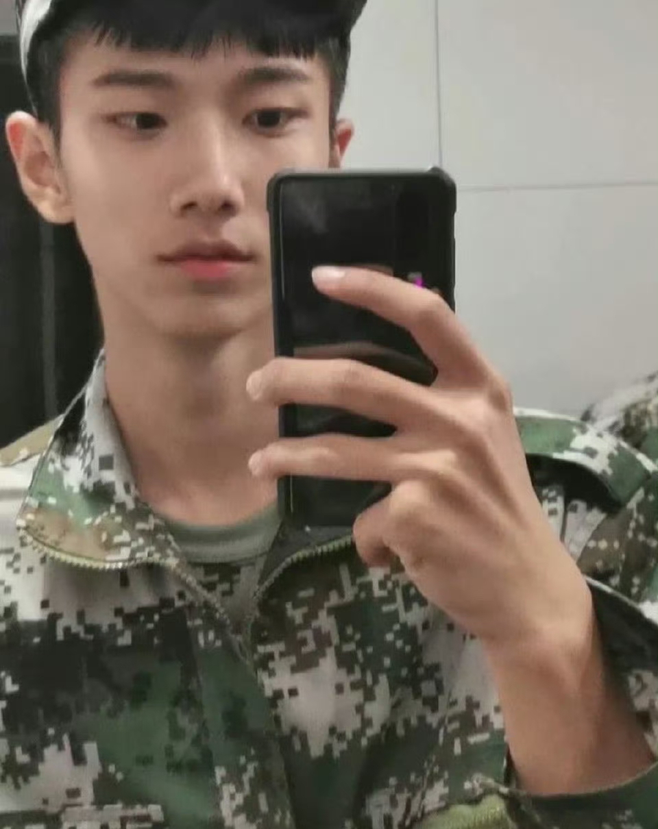 中国体育生宿舍GARY飞机中国体育生宿舍GARY飞行的独特故事-第3张图片