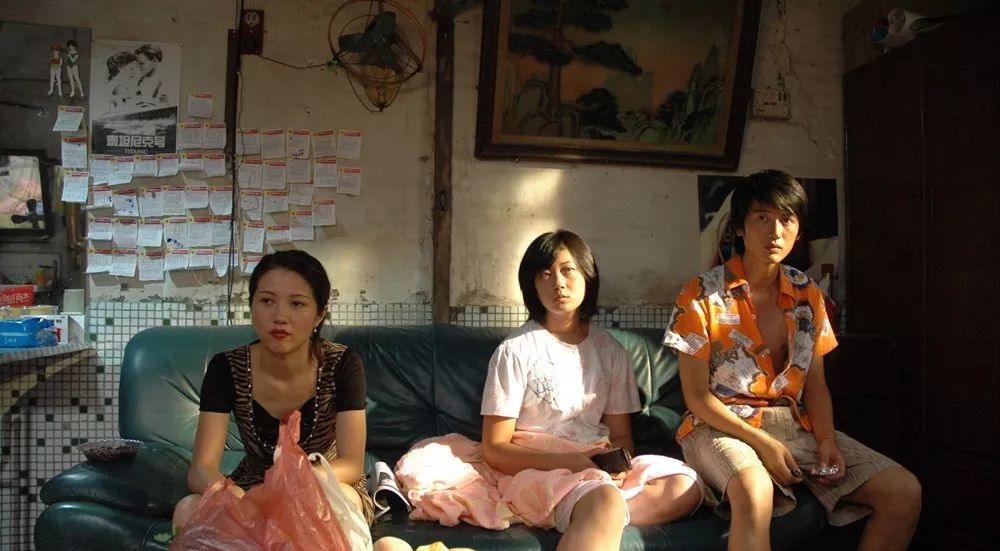 一女被多男灌满白浆受孕的故事-第2张图片