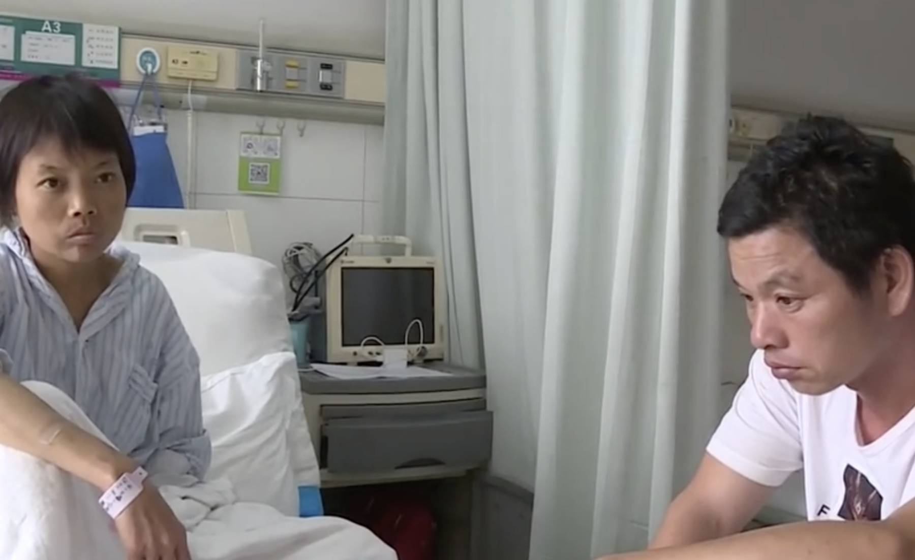 姐姐坐公交车被老师插得半死姐姐坐公交车被老师插得半死