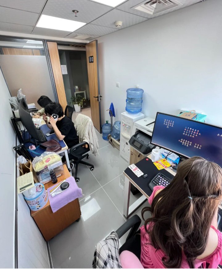 被按在办公室的小黄文