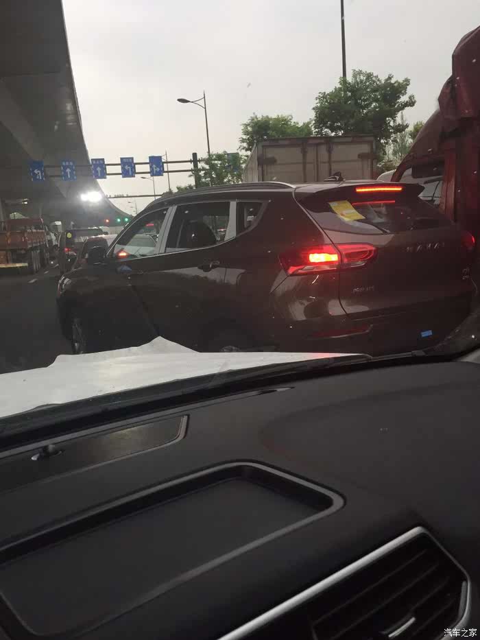 等不及在车里做一次等不及在车里做一次-第2张图片