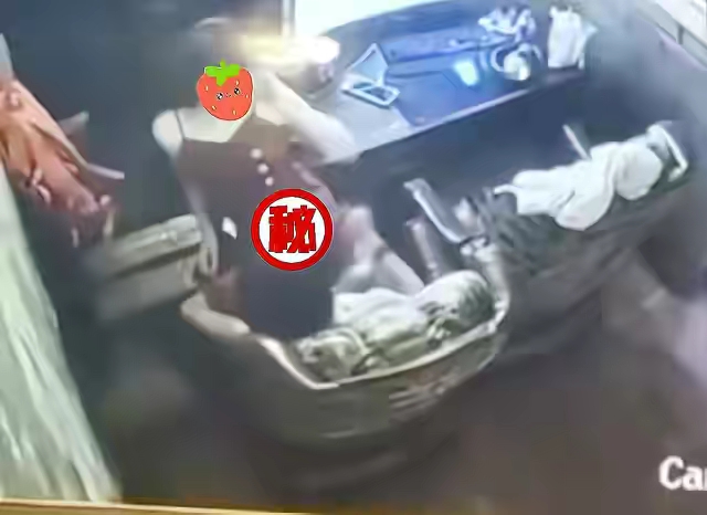 两个男子的打扑克视频