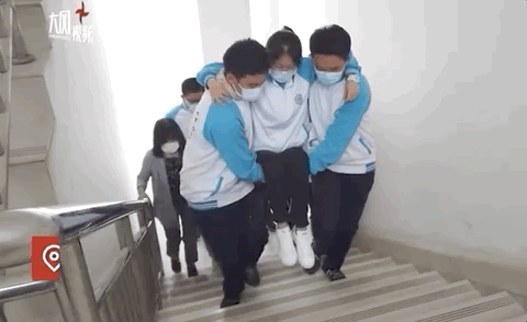 班里的男生轮流玩我怎么办-第1张图片