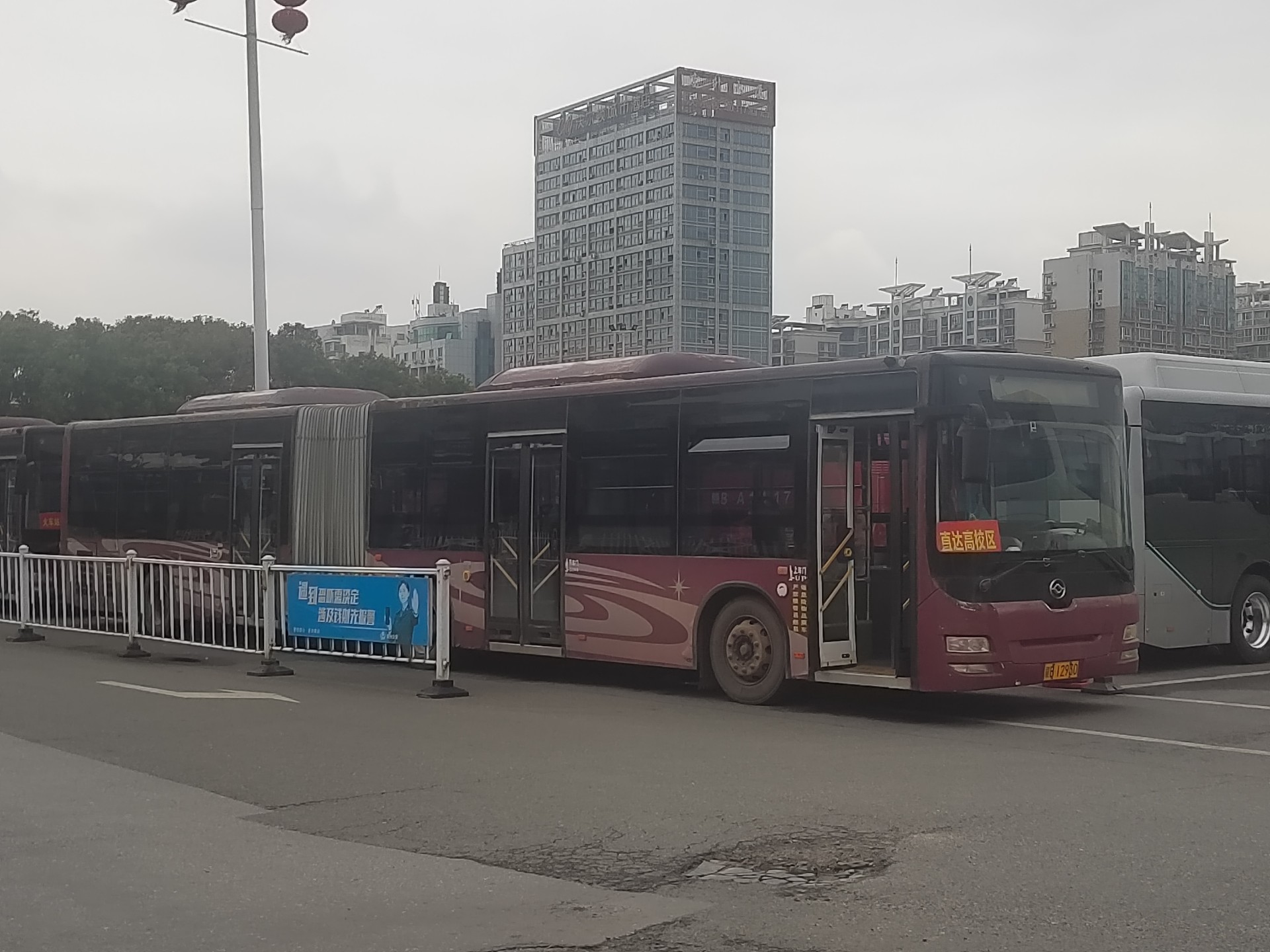 公交车扒开稚嫩挺进过去-第3张图片