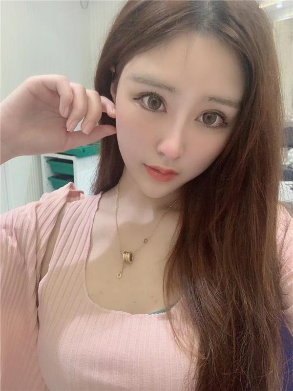 校花在公车上被内射，好舒体验-第2张图片