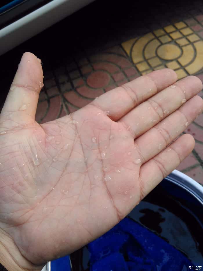 在车上下了药搞得好爽视频在车上的好爽之旅-第1张图片